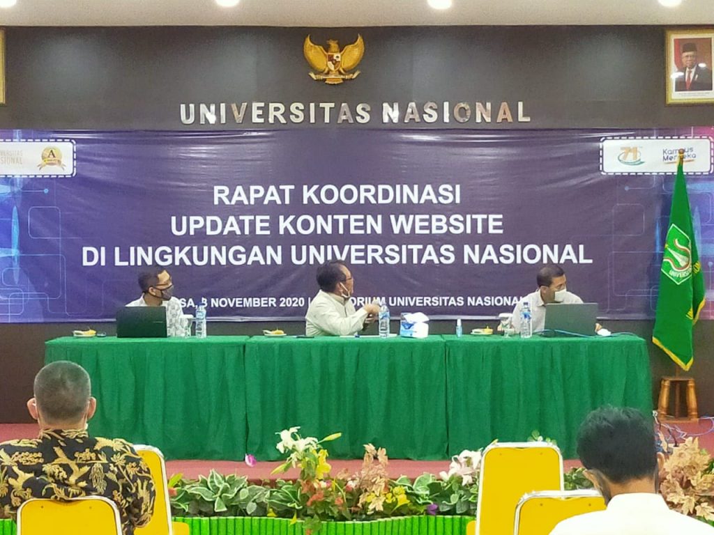 Prof. Dr. Eko Sugiyanto, M.Si. Memberikan Arahan Updating Konten Website