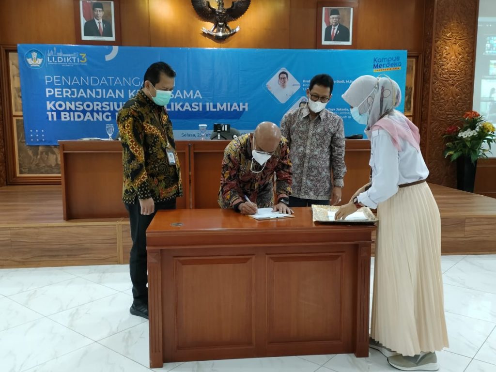 Penandatangan Perjanjian Kerja Sama Antara Lembaga Layanan Perguruan Tinggi Wilayah III dengan Konsorsium Publikasi Ilmiah Bidang Ilmu Sosial (Universitas Nasional) Tentang Pelaksanaan Kegiatan Konsorsium Publikasi Ilmiah Bidang Ilmu Sosial oleh Kepala Lembaga Layanan Pendidikan Tinggi Wilayah III . Prof. Dr. Agus Setyo Budi, M.Sc. dan Rektor Universitas Nasional Dr. El Amry Bermawi Putera, MA.Pada Selasa, 23 Februari 2021, di Gedung LLDIKTI Wilayah III Jakarta