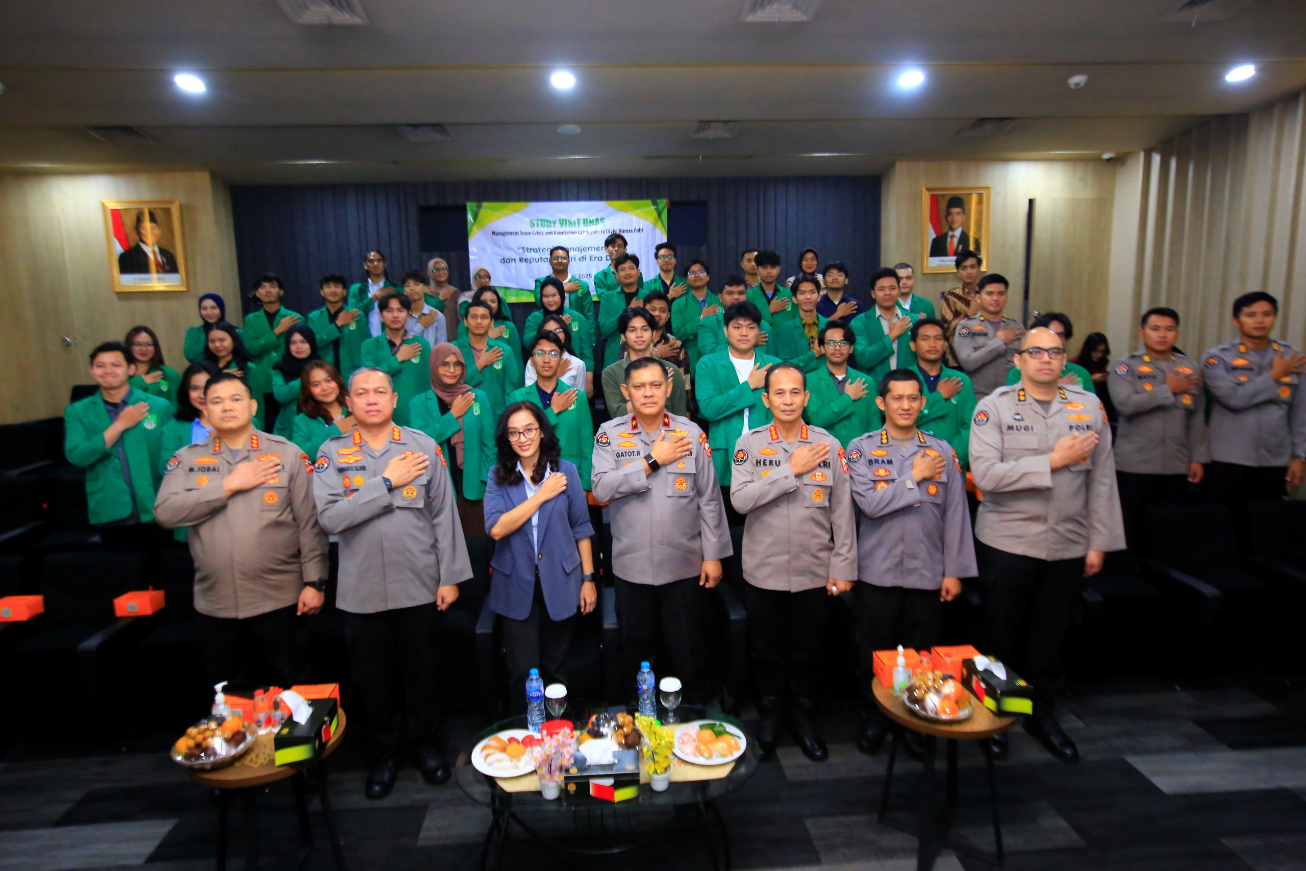 Divisi Humas Polri Berikan Kuliah Umum kepada Mahasiswa Ilmu Komunikasi UNAS