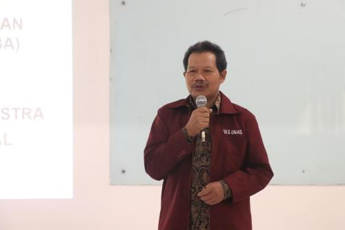 Dekan Fakultas Bahasa dan Sastra UNAS Dr. Drs. Somadi, M.Pd Memberikan Sambutan Dalam Kegiatan PLBA Fakultas
